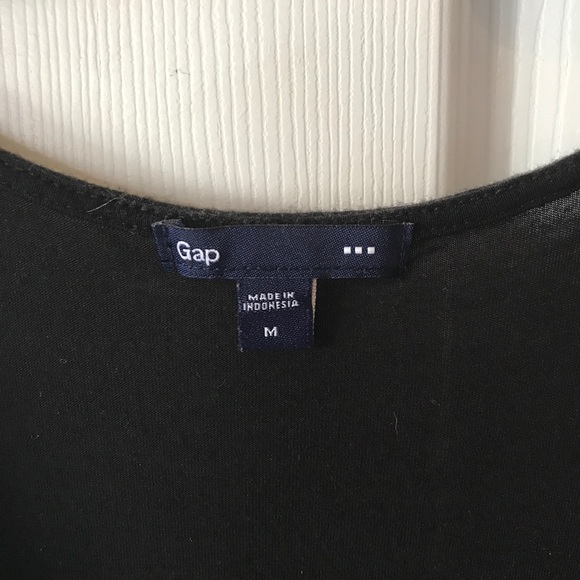 ❤️3 for $10❤️ Gap Twist Front Shirt - Size Medium - Picture 2 of 4